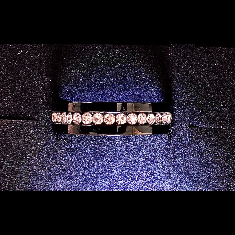 Black ring/ band - Picture 2 of 2